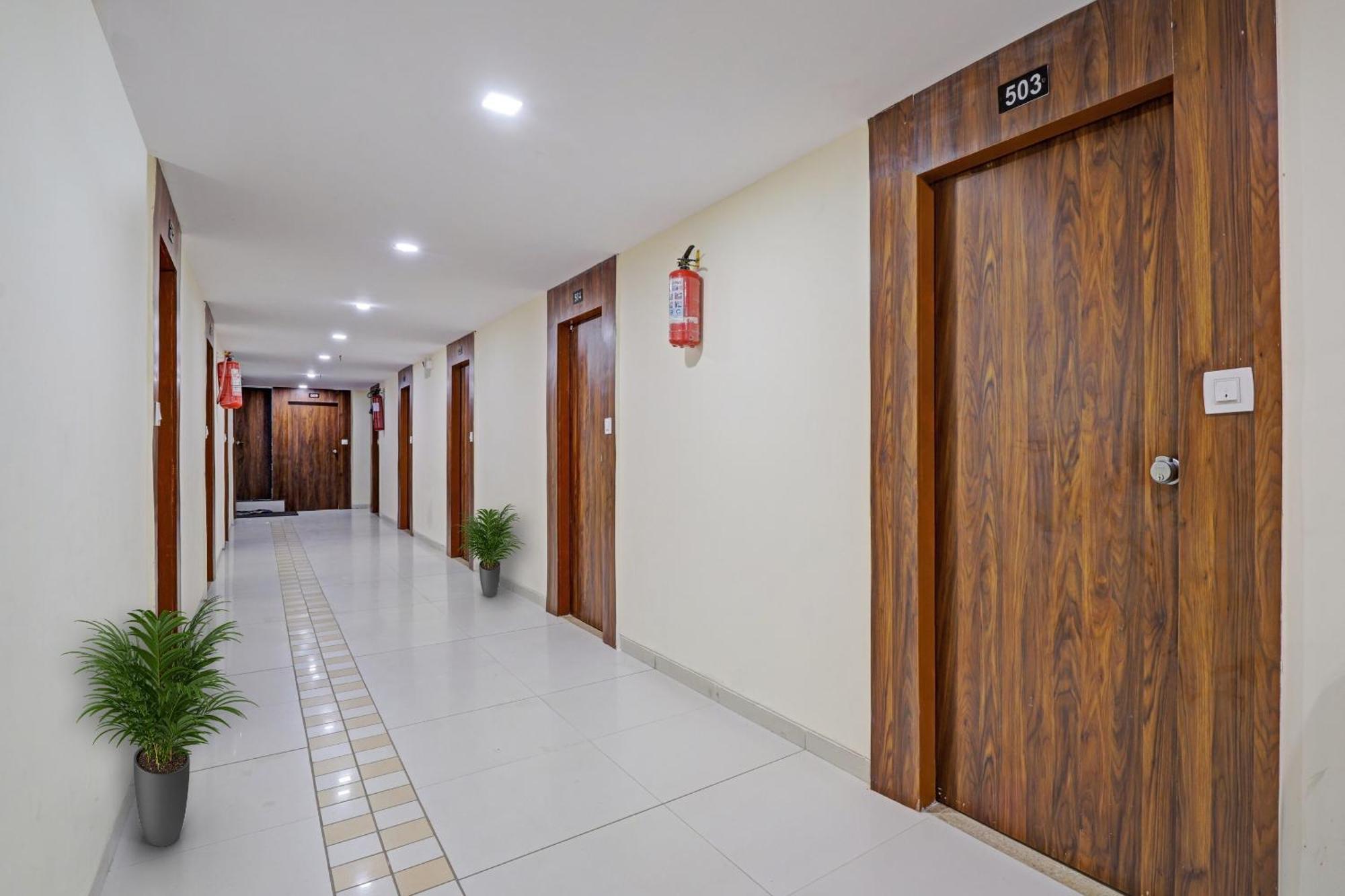 Hotel O Neelkamal Ahmedabad Buitenkant foto