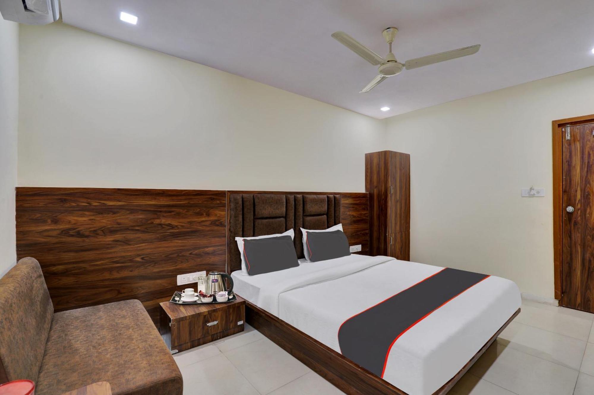 Hotel O Neelkamal Ahmedabad Buitenkant foto