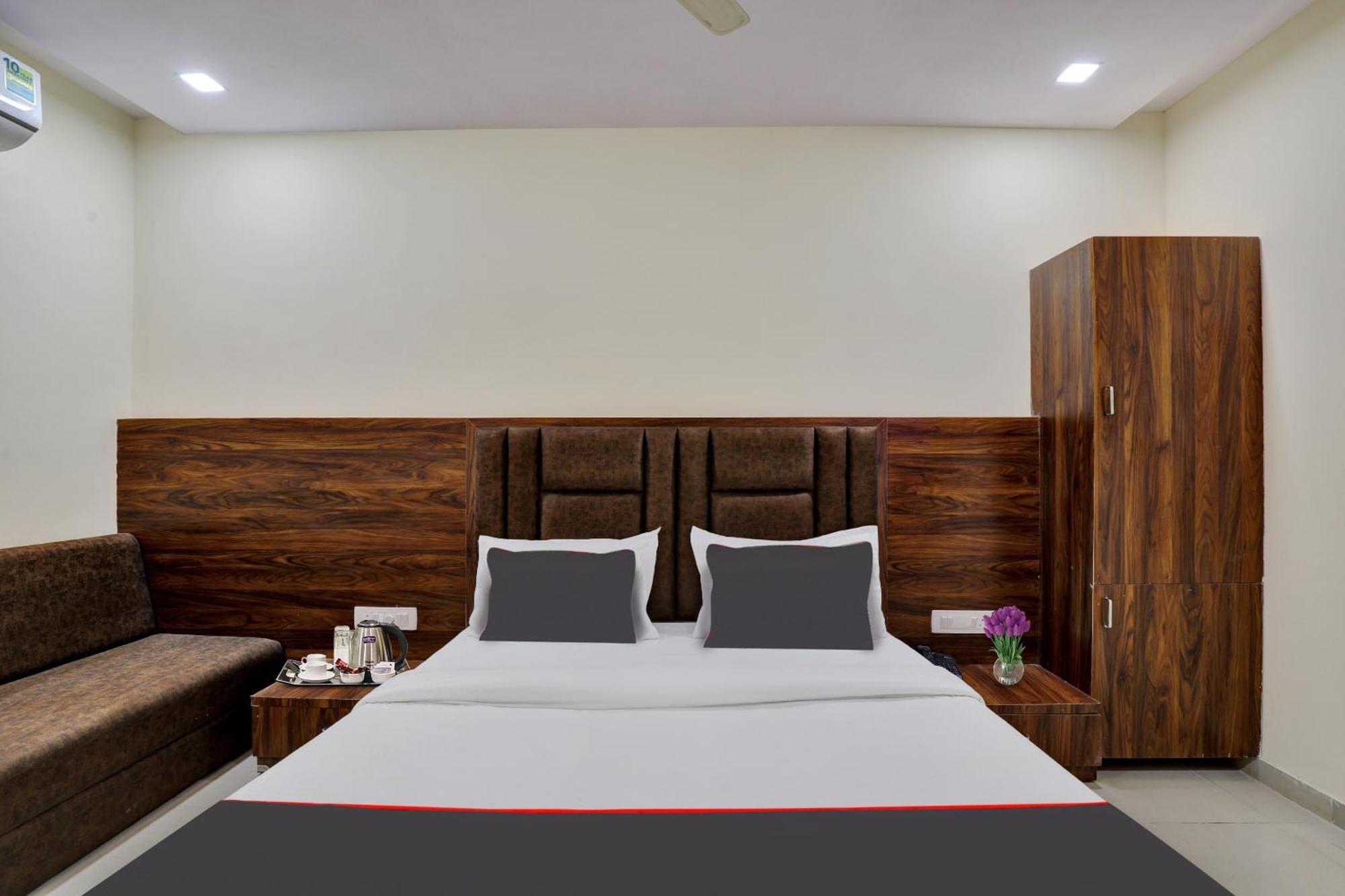 Hotel O Neelkamal Ahmedabad Buitenkant foto
