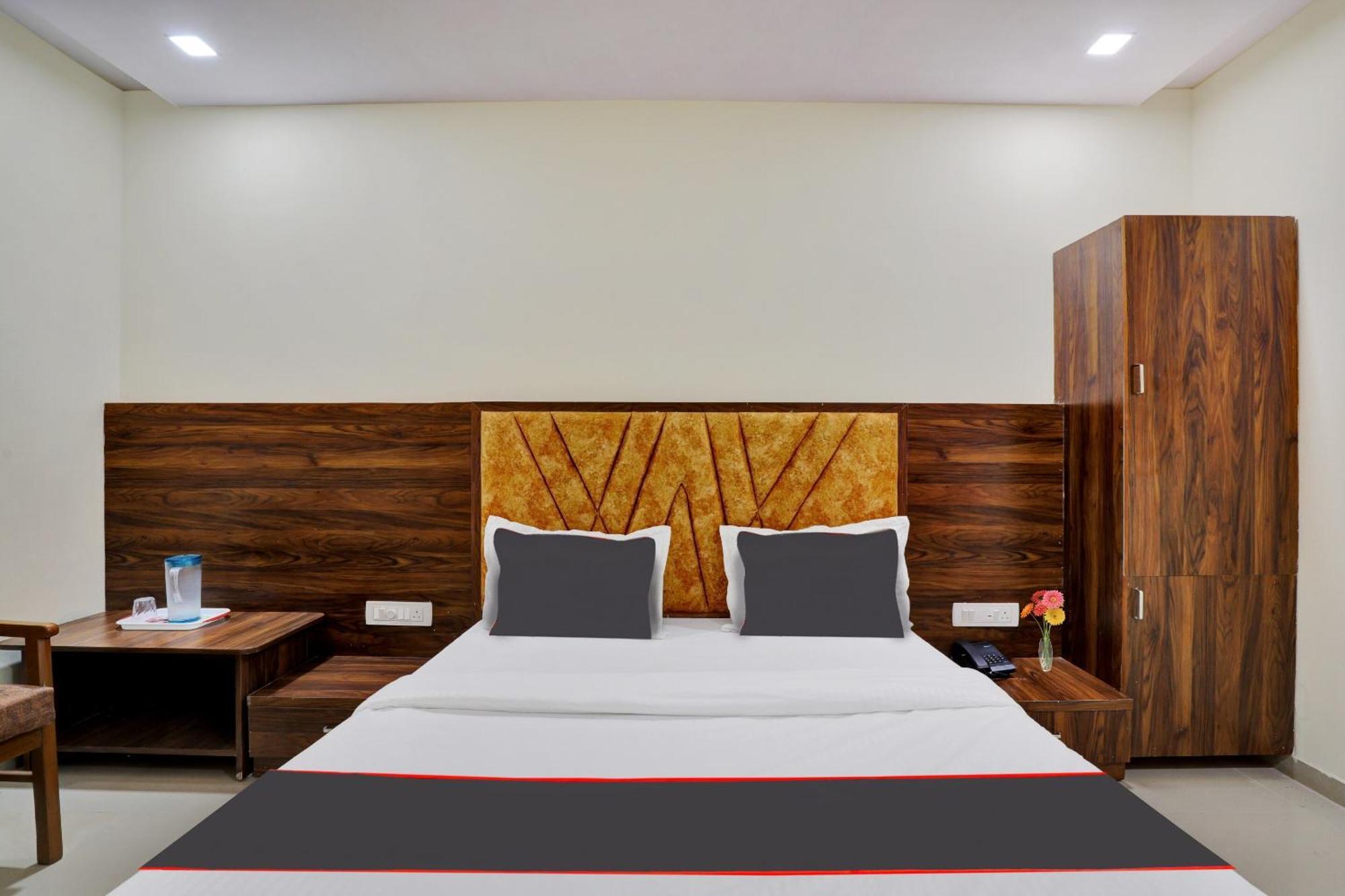 Hotel O Neelkamal Ahmedabad Buitenkant foto